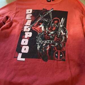 Marvel Deadpool Men's Red Graphic Sweat Shirt Large